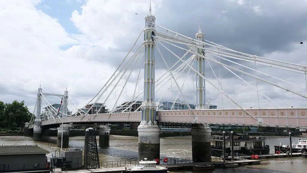 London's Albert Bridge closed to traffic as precautionary measure