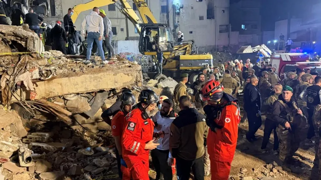 Lebanon building collapse kills 15, prompts neglect warnings
