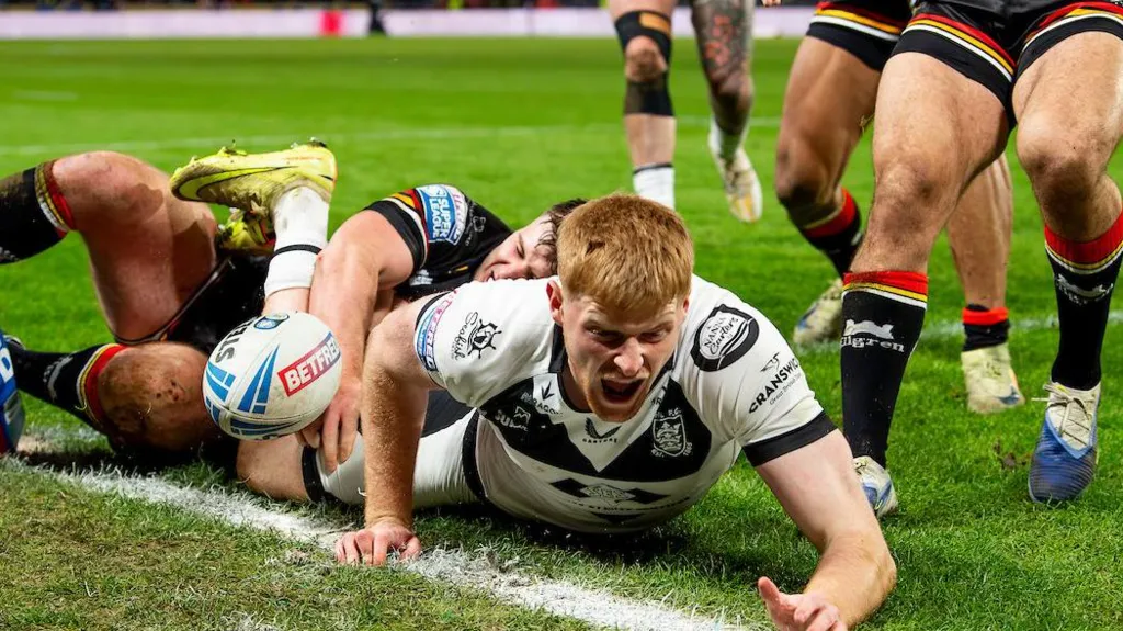Hull edge out Bradford in Super League comeback match