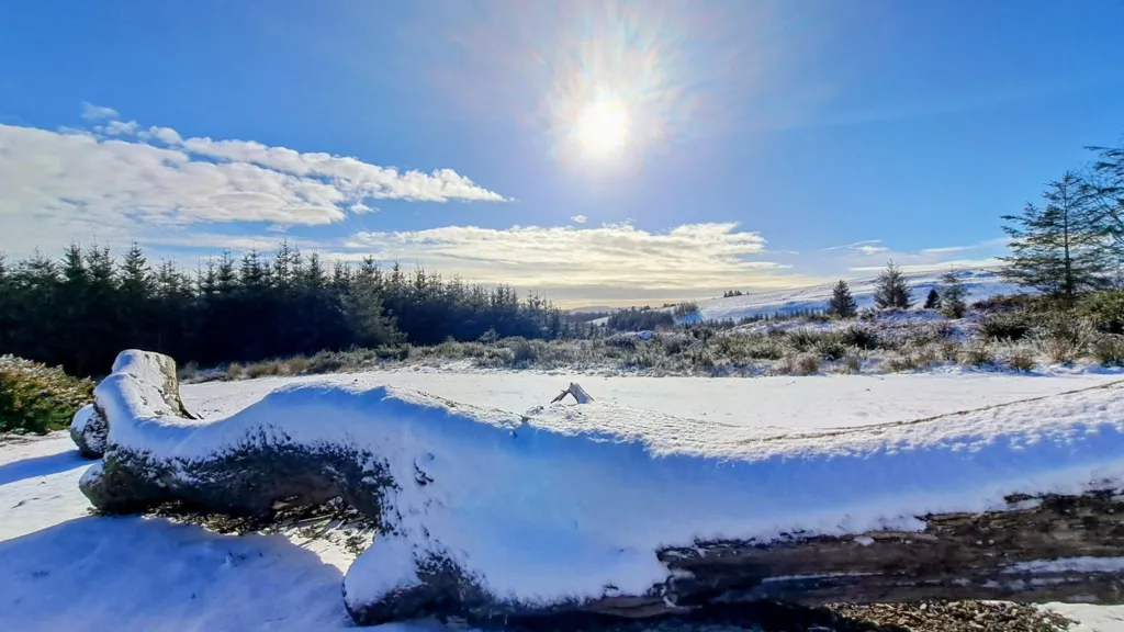 Britain enjoys brief warm spell before icy conditions set in