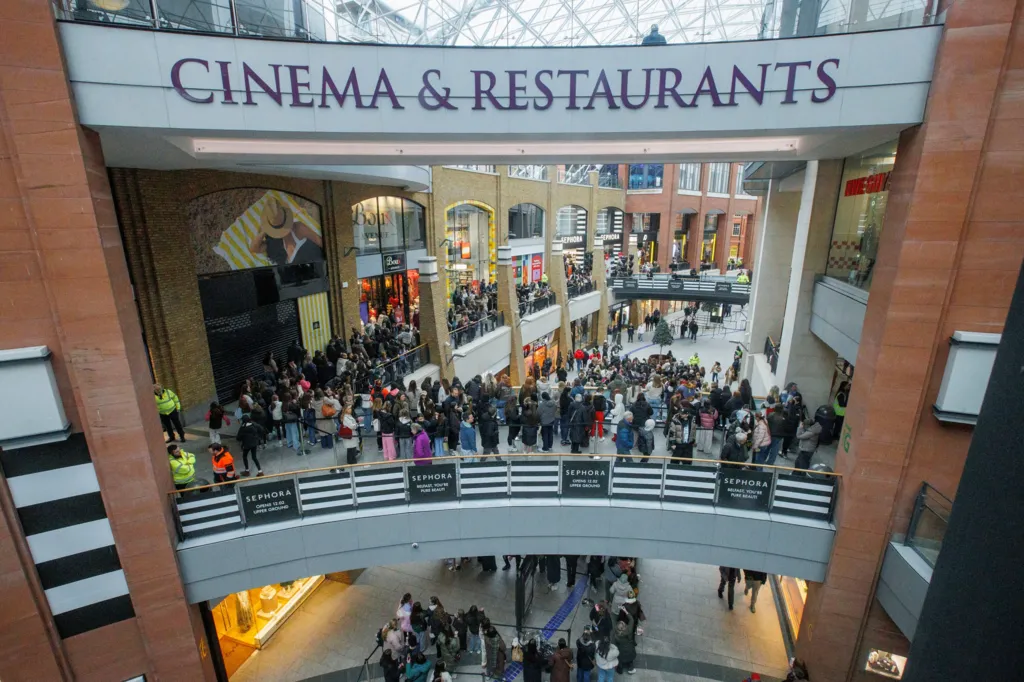 Large Crowds Gather for Opening of New Beauty Retailer in Ireland