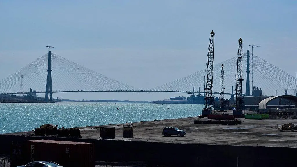 Trump threatens to veto US-Canada bridge opening