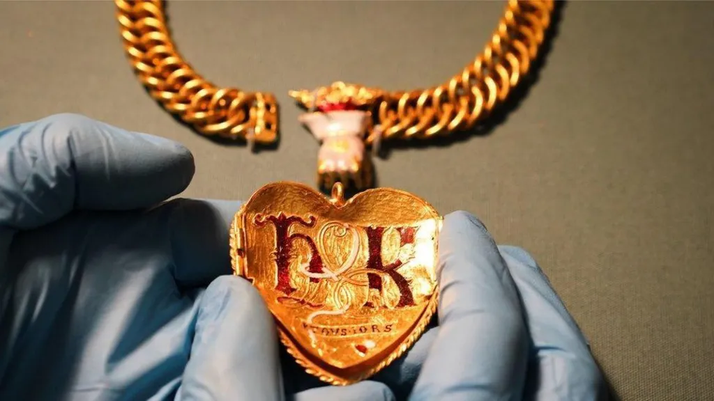 British Museum decides to retain Henry VIII-linked pendant
