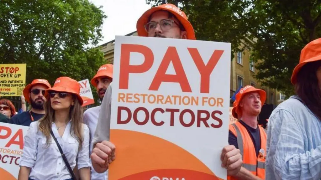 Doctors' union agrees to restart talks with government representative