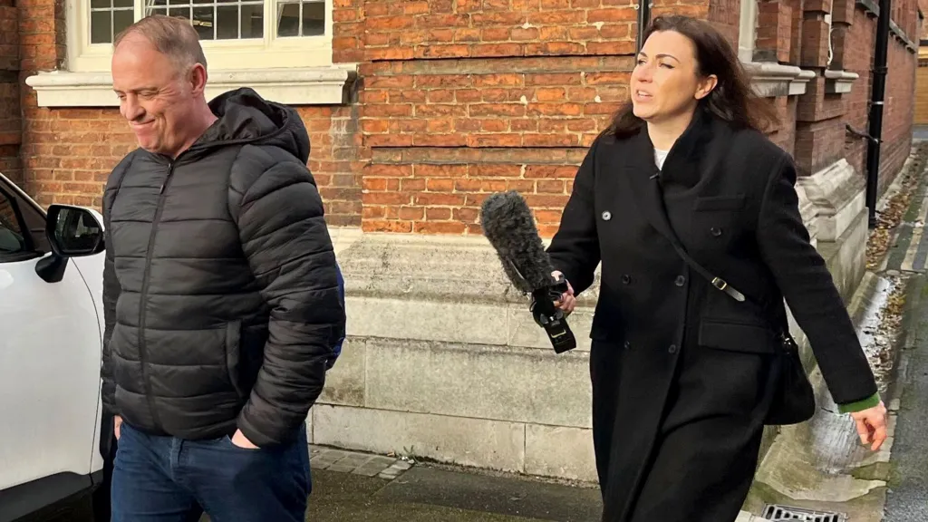 Convicted Con Artist Returns to Dating Platform Just Days After Leaving Jail