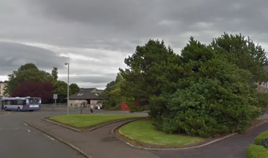 Man injured in targeted street stabbing