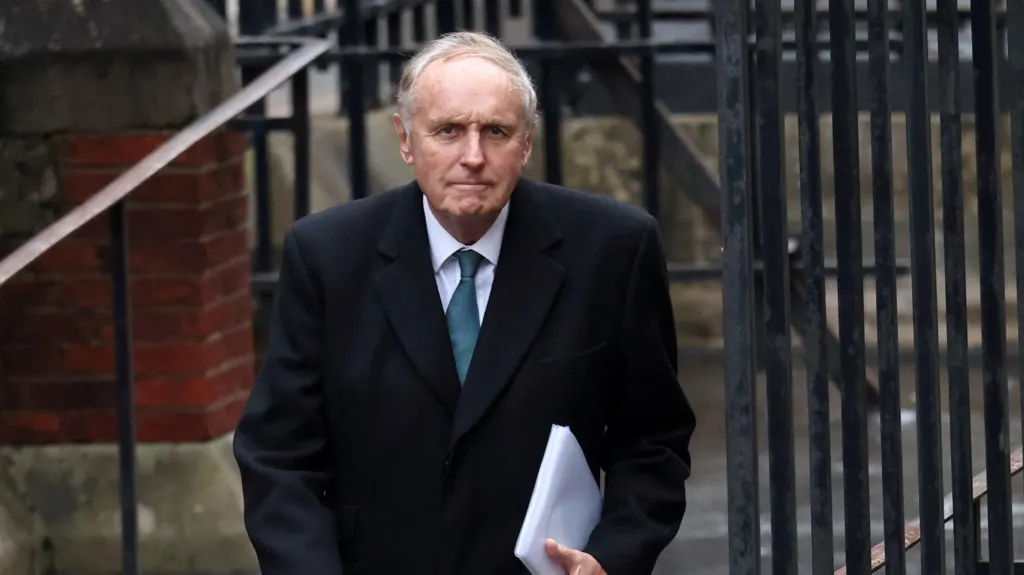 Former Daily Mail editor tells trial he stopped use of private investigators
