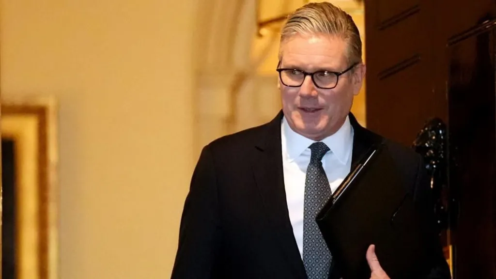 Cabinet ministers back PM despite Sarwar's resignation call