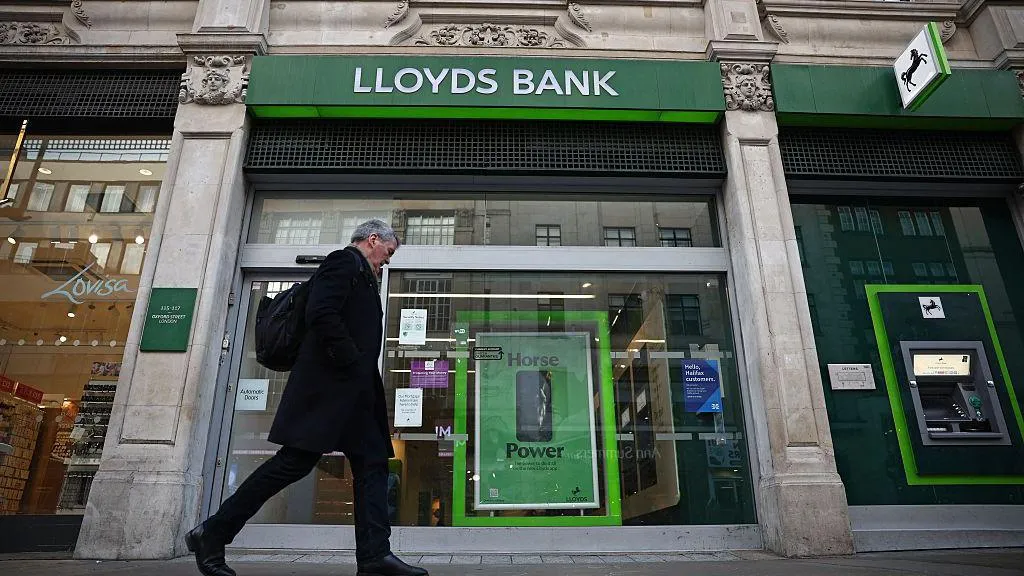 Lloyds Banking Group announces closure of 95 branches