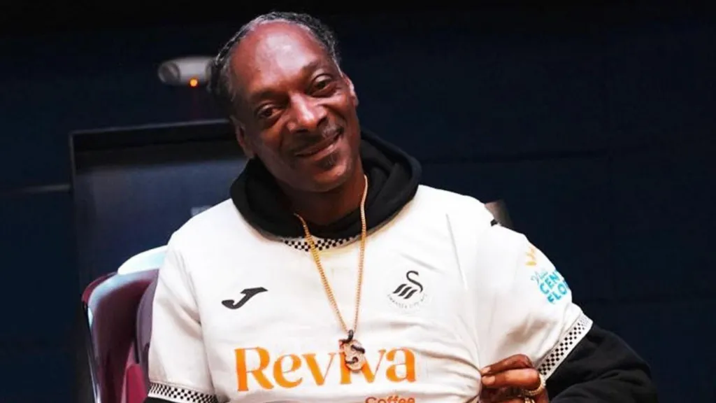 Snoop Dogg to make Swansea game debut