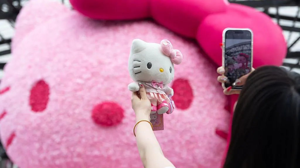Veteran Designer of Hello Kitty Retires After 46-Year Tenure