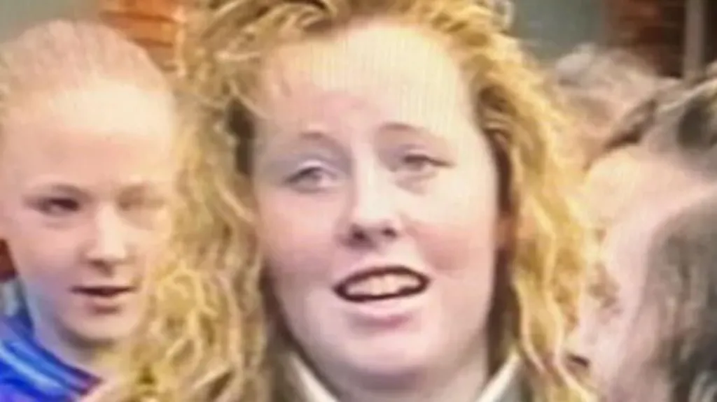 Robbie fan who gave him her phone number as a teenager joins him on stage