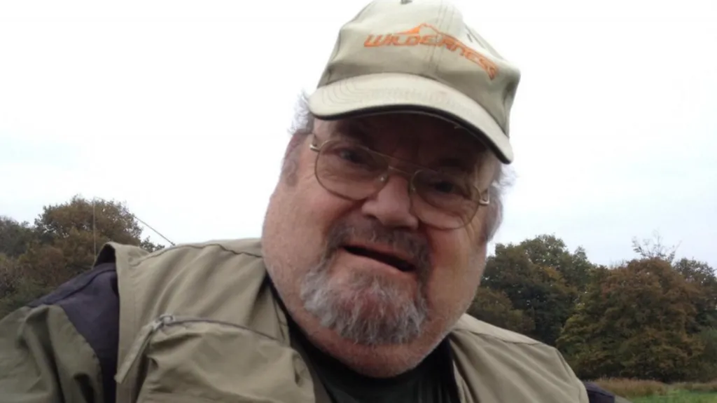 Teenager informs deaf mother of father's life-threatening condition